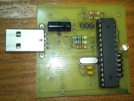 Polnaya plata termometra s mikrokontrollerom